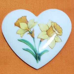 Avon Daffodil Heart Shaped Floral Brooch.